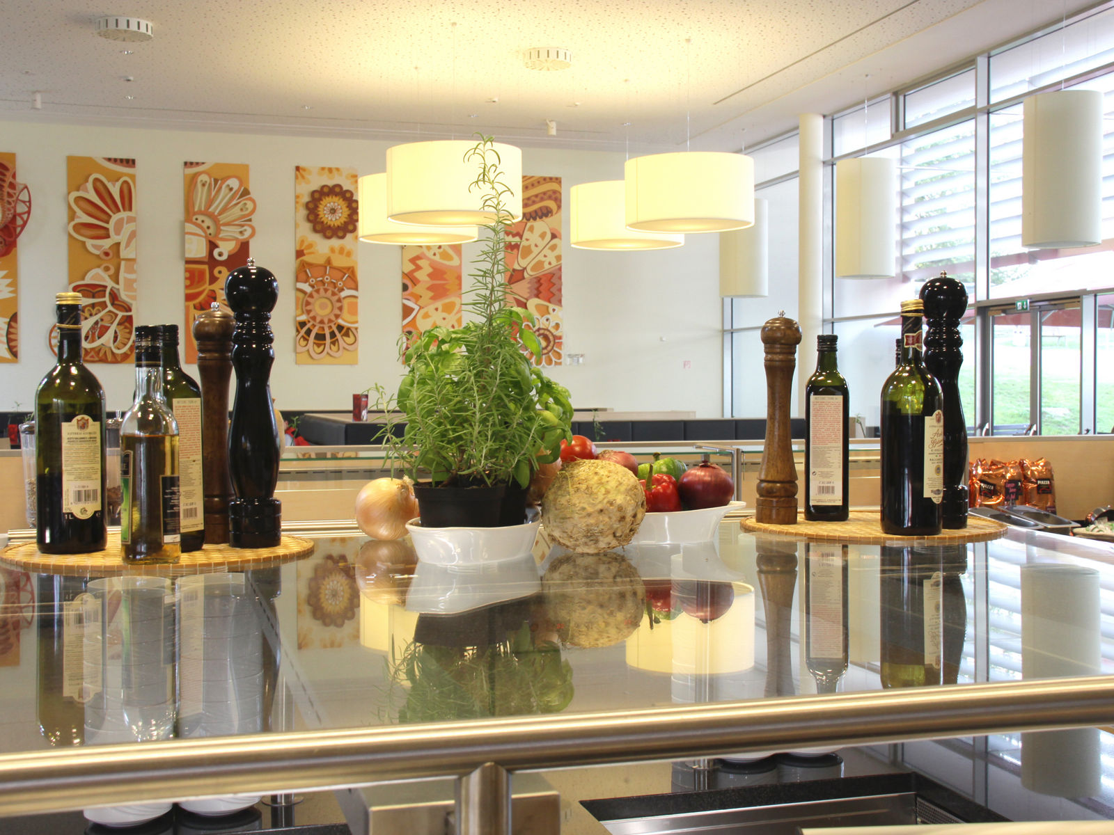 Ölauswahl am Tresen der Cafeteria