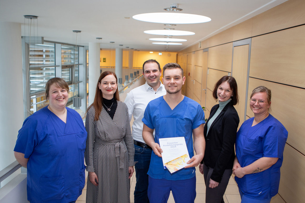 Fresenius ehrt Julien Läster für Bestleistung in der Pflegeausbildung 