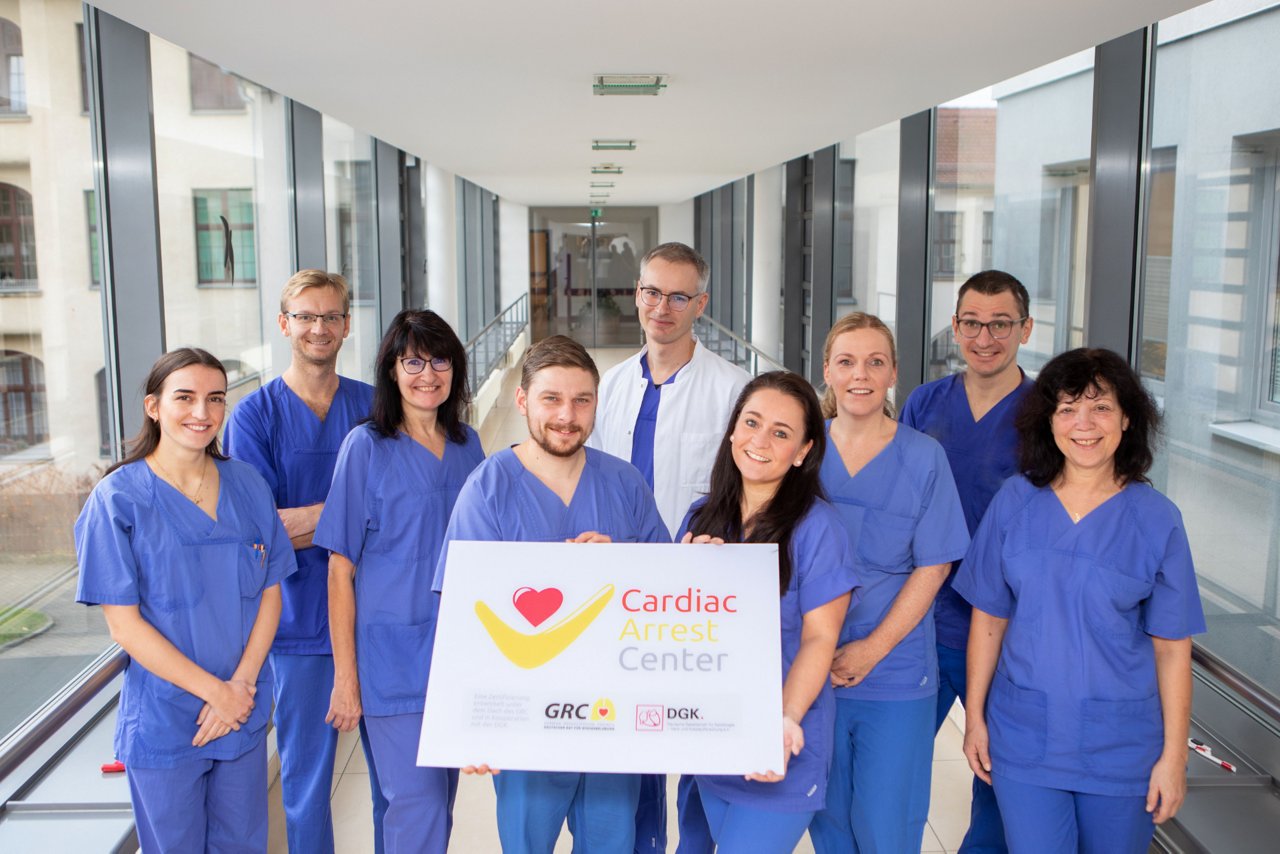 Komm. Chefarzt  Dr. med. Bietau gemeinsam mit seinem Team des Cardiac Arrest Centers