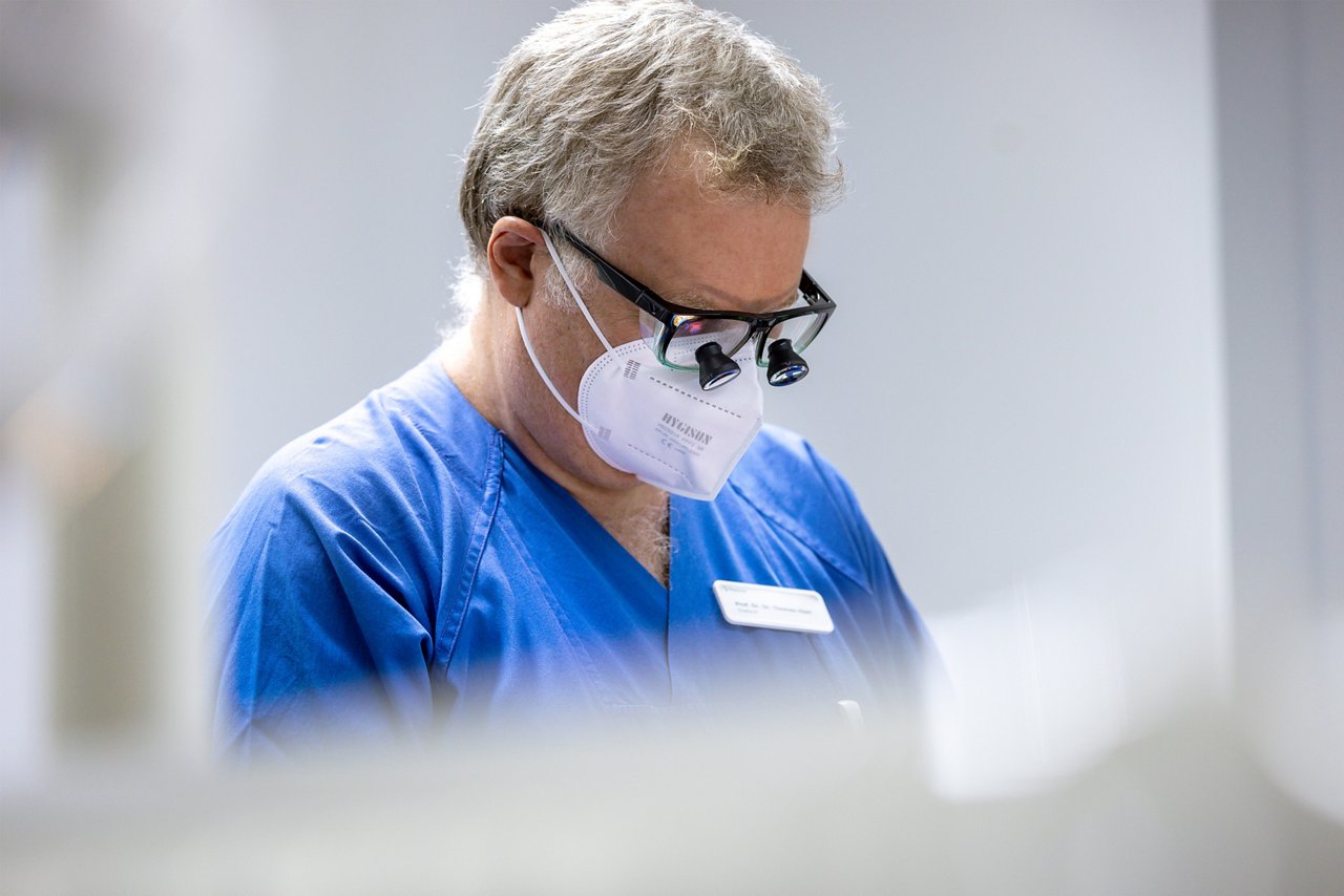 Arzt in Praxis der MKG