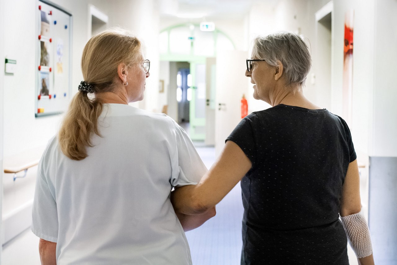 Arm in Arm auf der Palliativstation