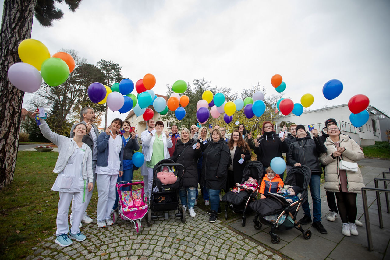 Helios Vogtland-Klinikum Plauen setzt Zeichen der Hoffnung mit Wunschballons für Frühchen