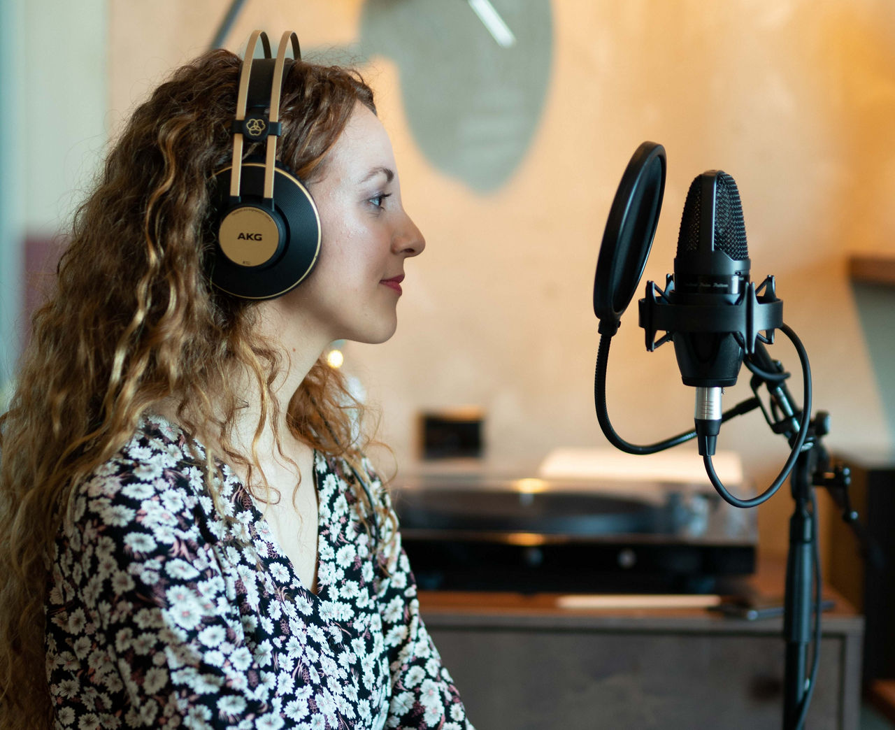 Über 9.000 km bis zur Arbeit – ein Podcast über ausländische Pflegekräfte im Krankenhaus