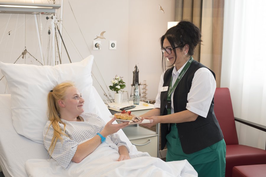 Privatklinik Nordenham Patientin und Serviceassistenz