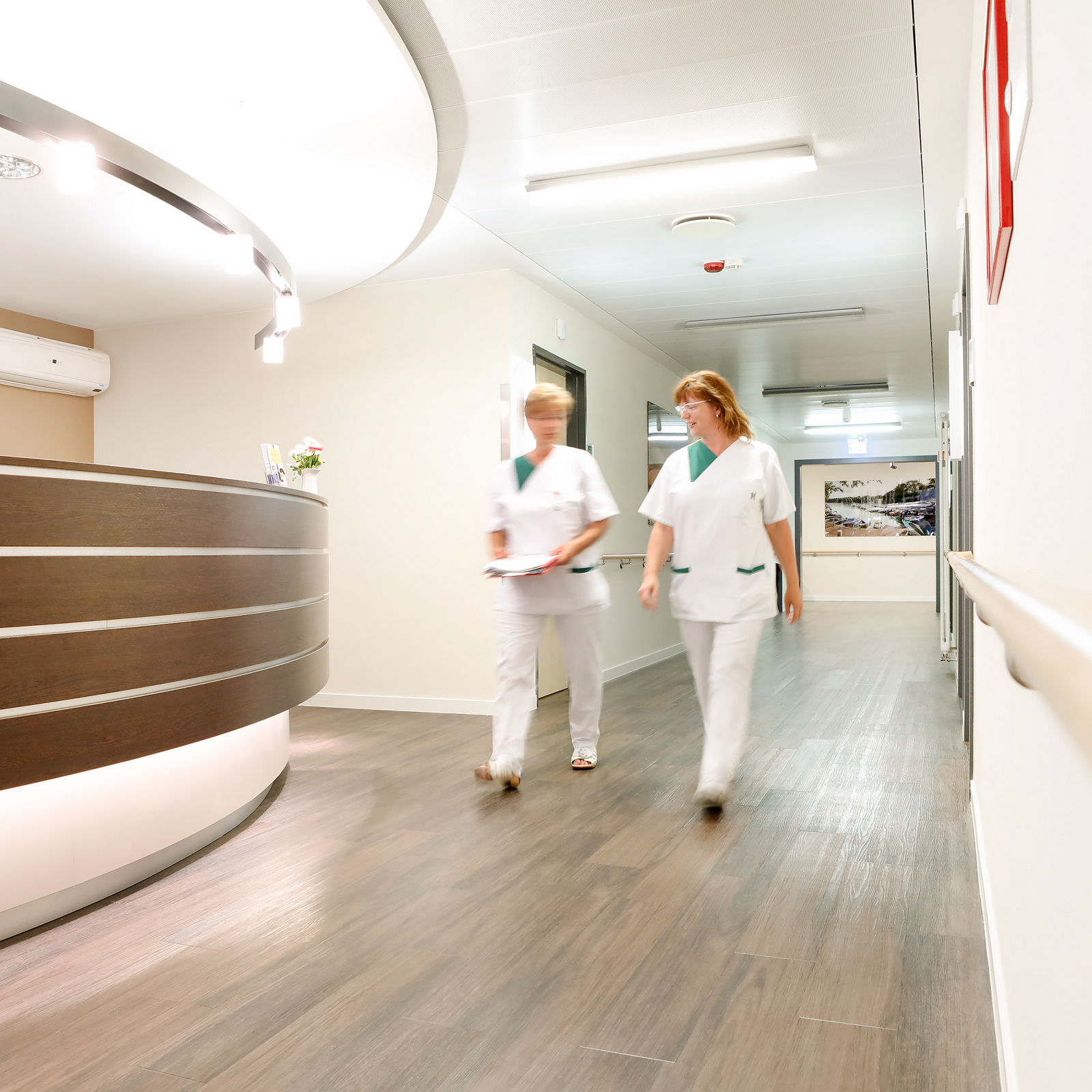 Privatklinik Bad Saarow Pflegekräfte im Flur