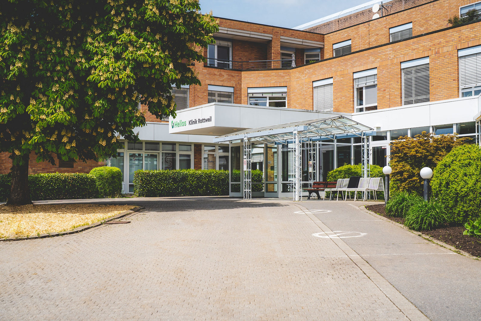 Klinik Rottweil Außenaufnahme des Haupteingangs