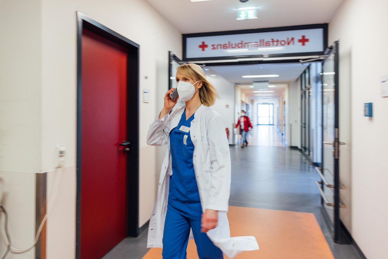 Ärztin in der Notfallambulanz
