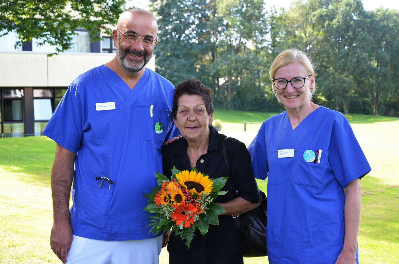 Helios Klinikum Schwelm erfüllt höchste Qualitätsstandards bei Oberschenkelhalsbrüchen: Patientin reist nach 3 Monaten wieder durch die Welt