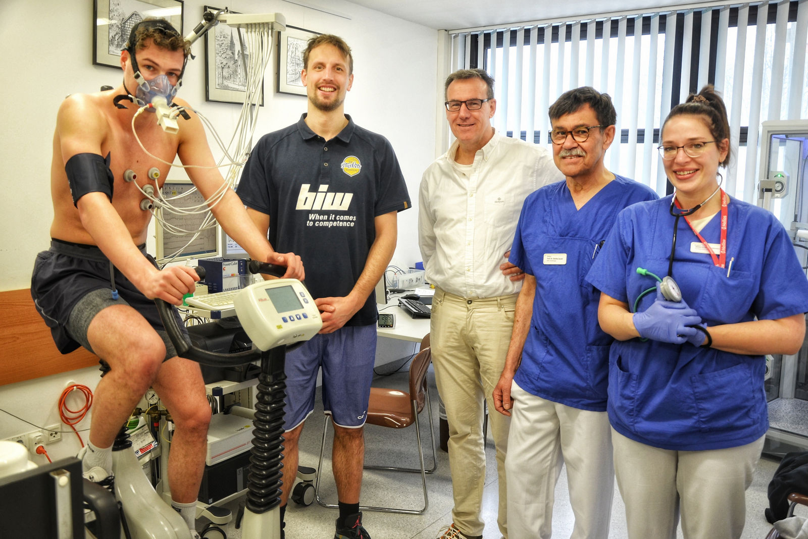 Auf dem Weg zur Spitzenform: Merz und Reuter testen ihre Grenzen im Helios Klinikum Schwelm