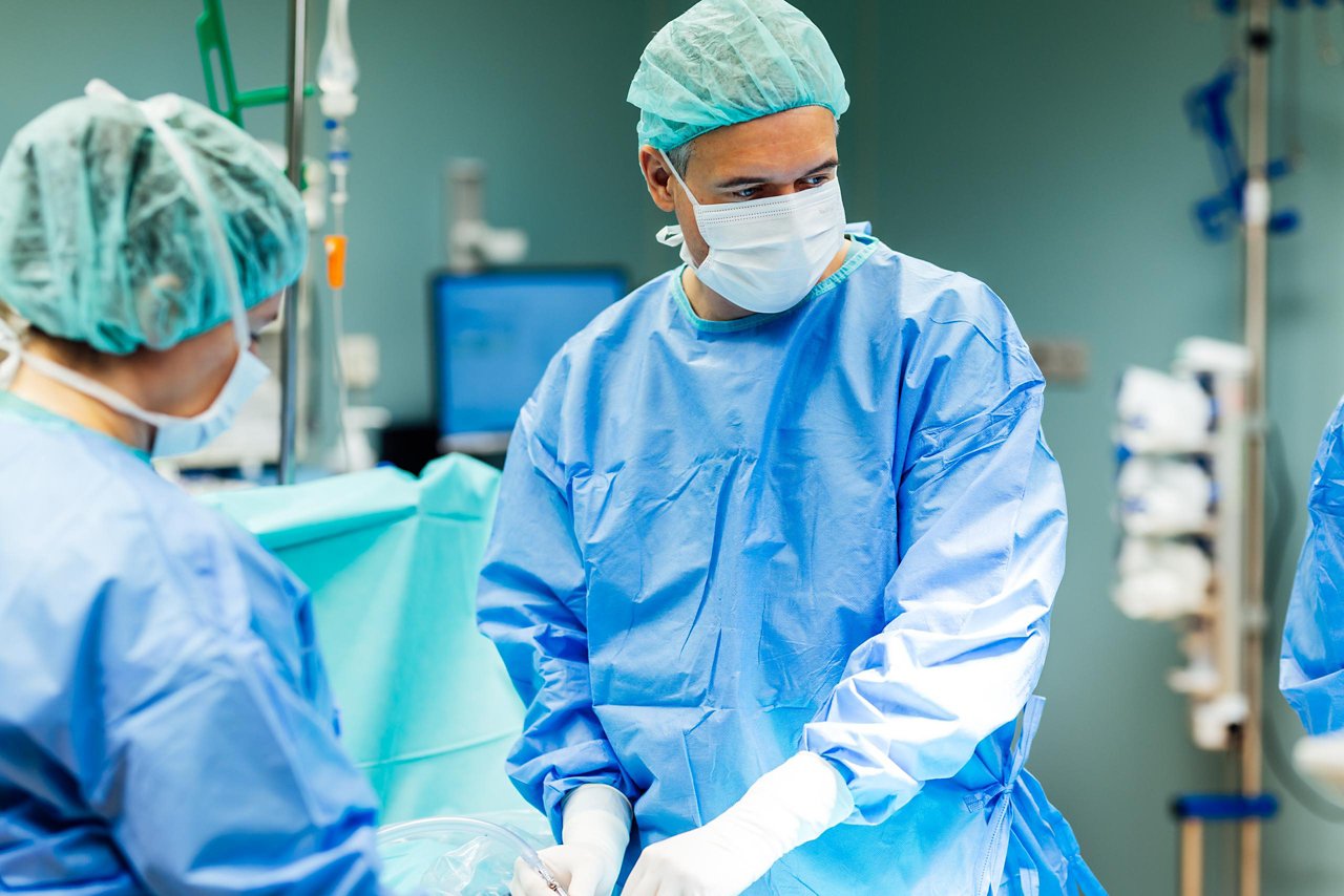 Doctor Medic Lorant Kuban im gynäkologischen OP