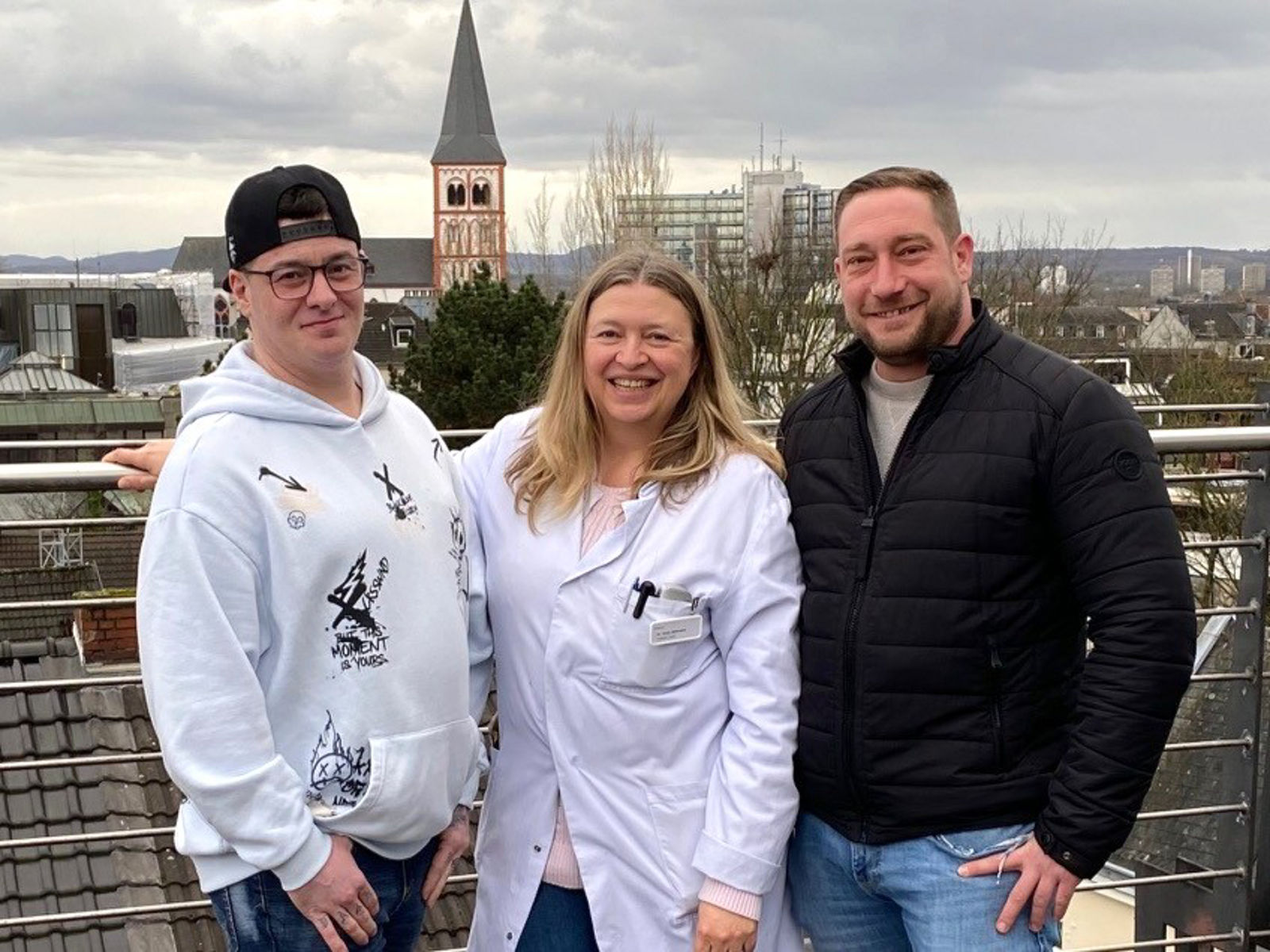 Wiedersehen nach seltener Ross-Operation: Siegburger Expertise führt Freunde wieder zusammen