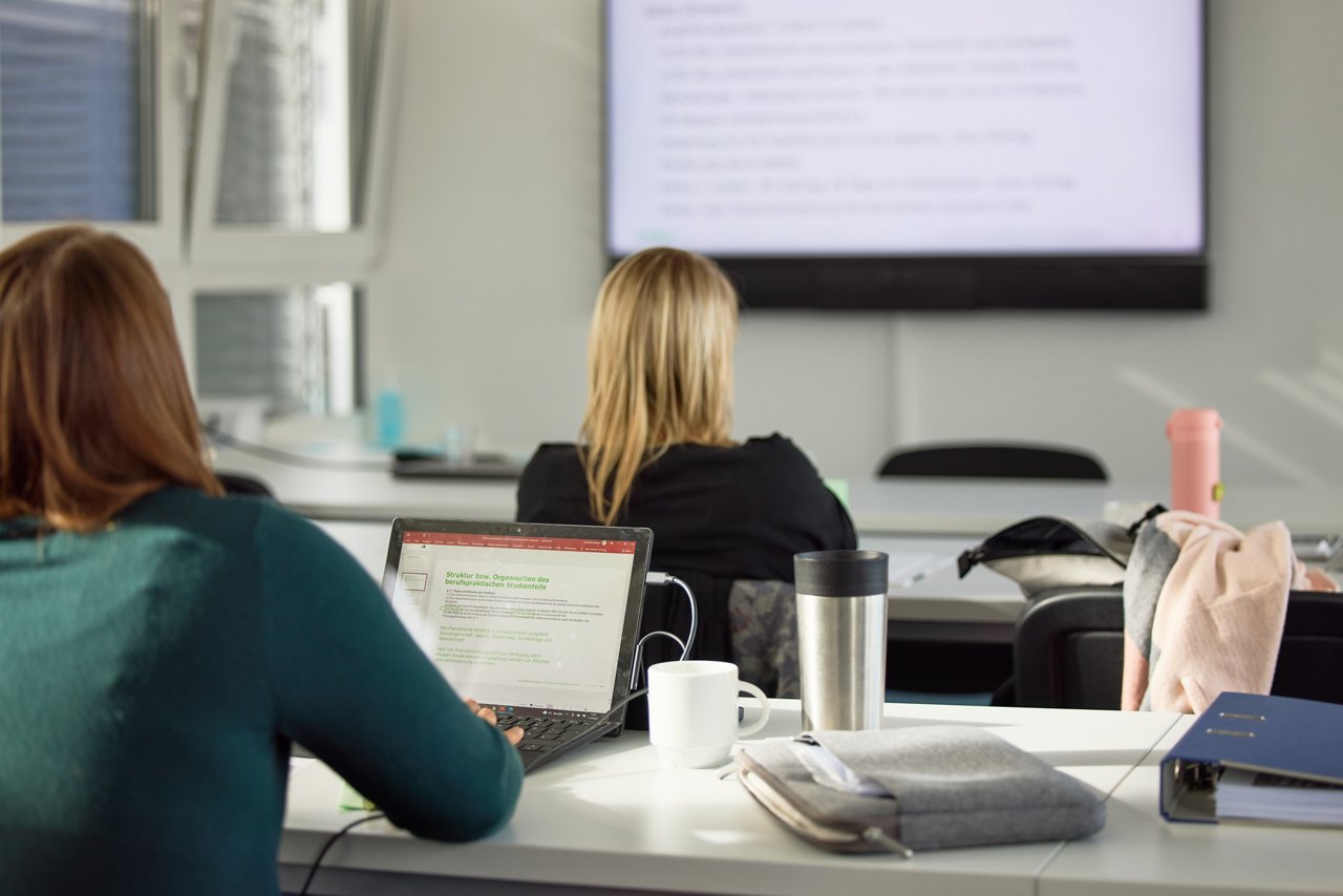 Teilnehmerinnen während eines Seminars des Bildungszentrums Schwerin