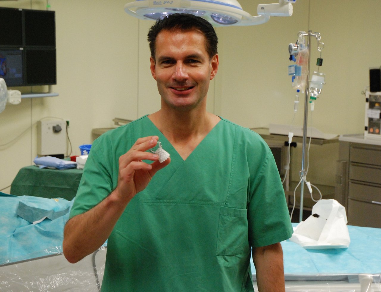 Prof. A. Staudt mit einem Stent