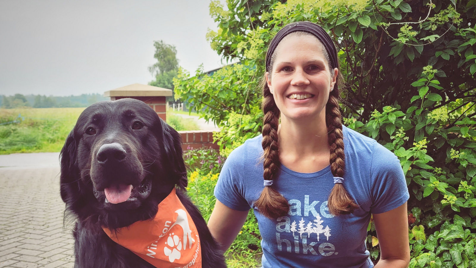 Therapiehund und Jennifer Krause