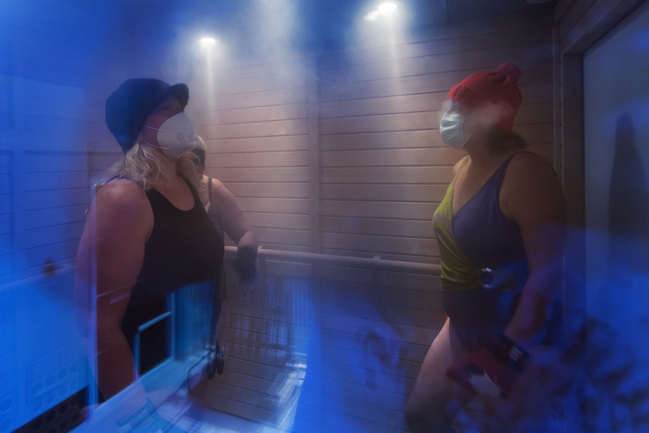 Frauen in der Kältekammer in Vogelsang