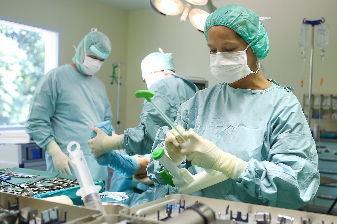 Operation am Knie in Vogelsang