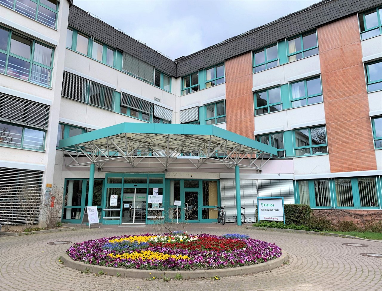 Haupteingang Helios Weißeritztal-Kliniken Klinikum Freital