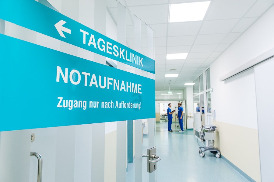 Eingang Notaufnahme Helios Weißeritztal-Kliniken Standort Freital