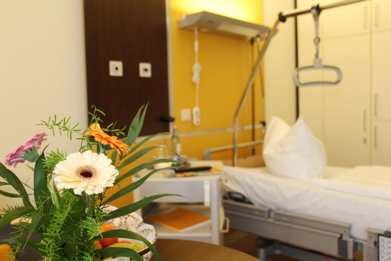 Wahlleistungsszimmer Blumen Helios Weißeritztal-Kliniken