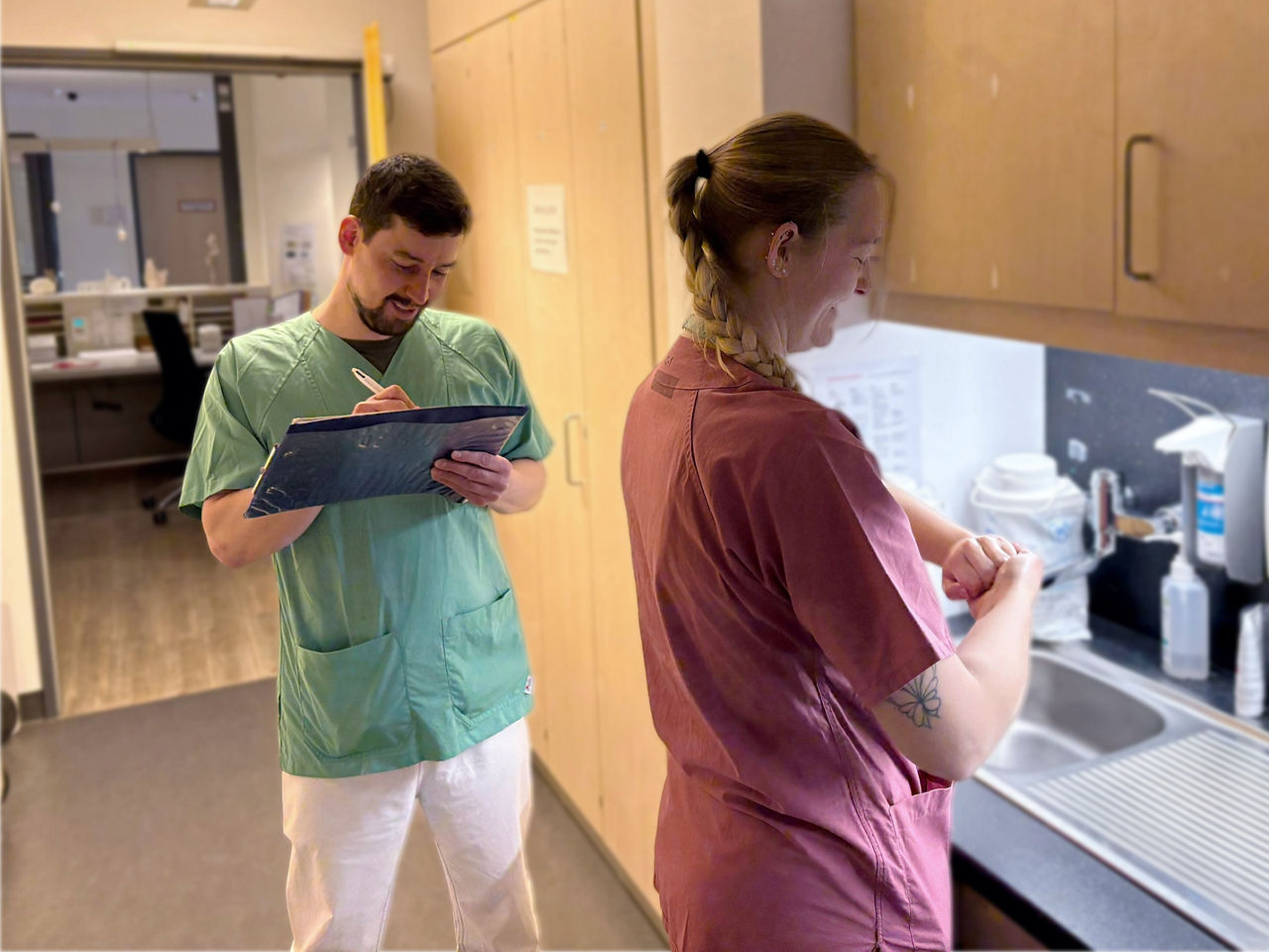 Vom Pflegealltag zur Hygienefachkraft: René über seine Weiterbildung und Aufgaben im Klinikalltag
