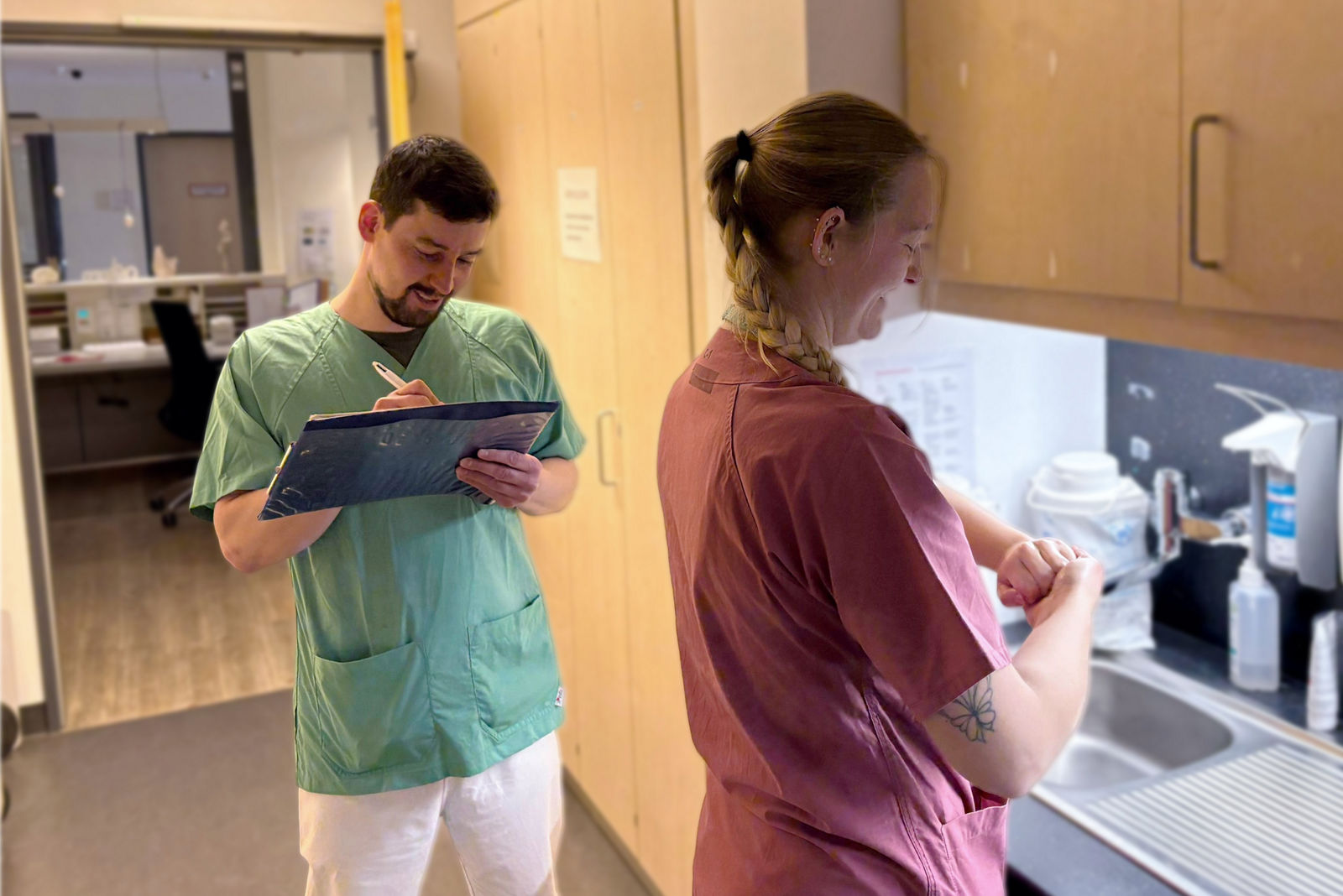 Vom Pflegealltag zur Hygienefachkraft: René über seine Weiterbildung und Aufgaben im Klinikalltag