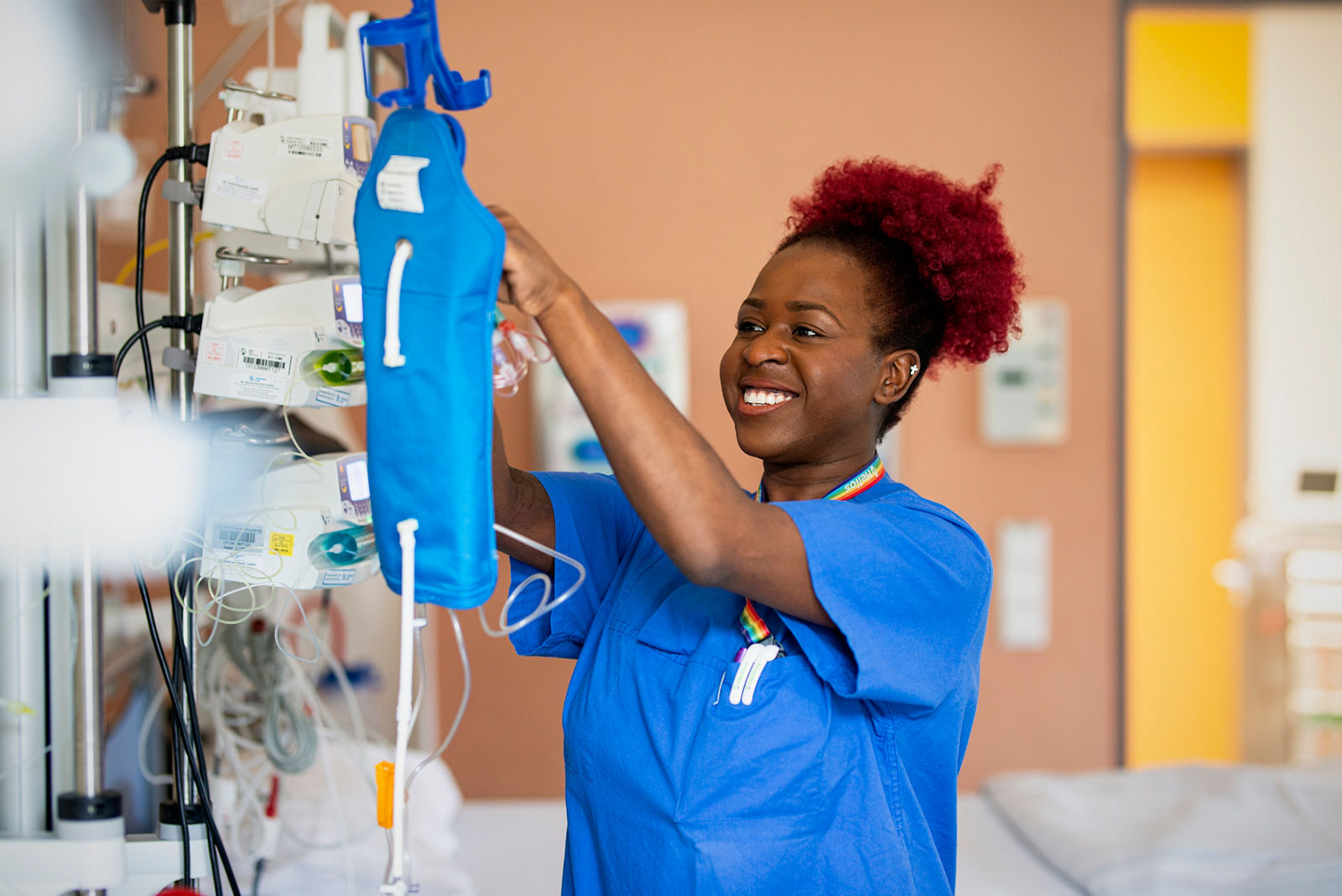 Pflegeauszubildende bei der Arbeit