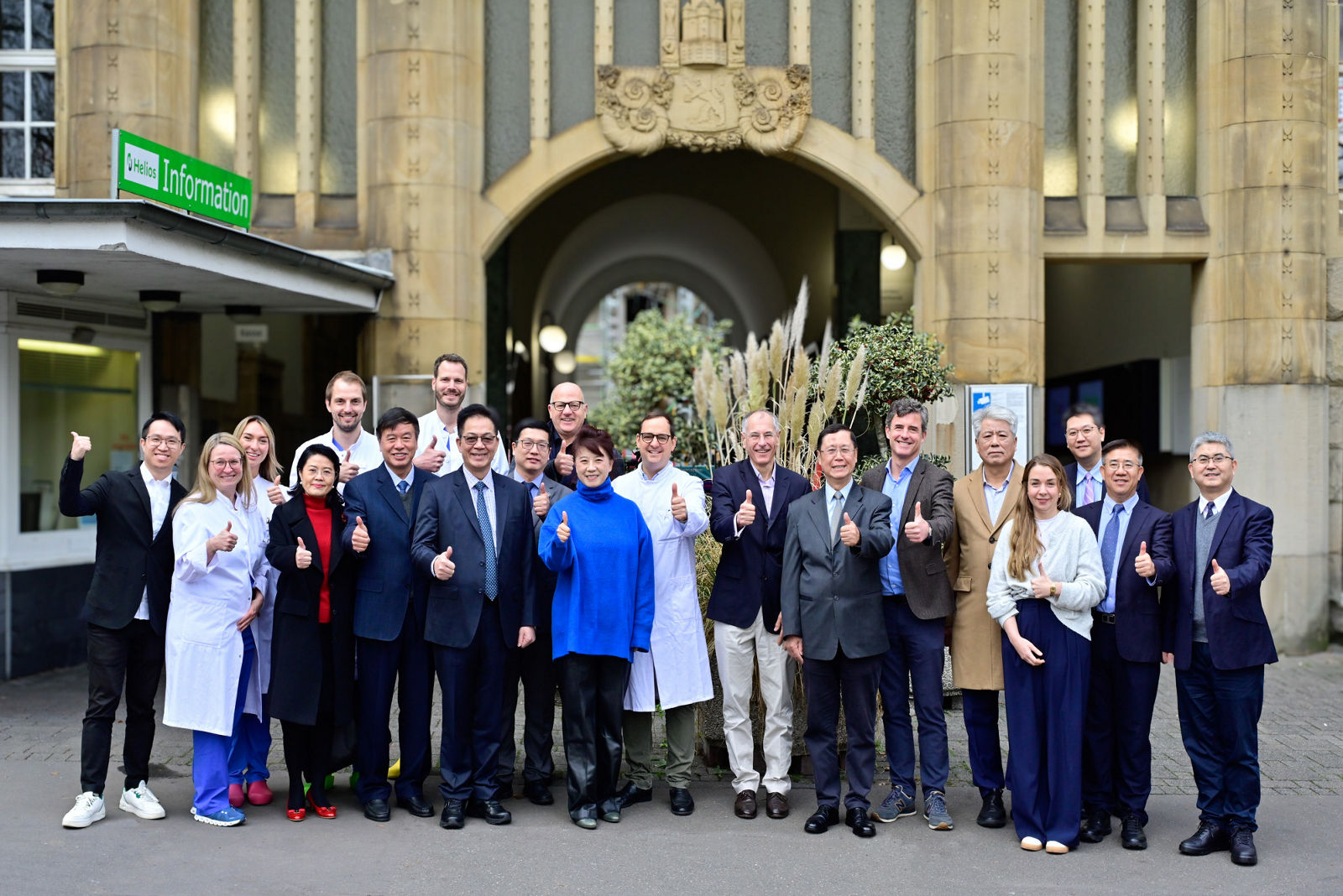 Chinesische Delegation des Deutschen Urologischen Robotik-Kongresses (DRUS) zu Gast am Helios Universitätsklinikum Wuppertal