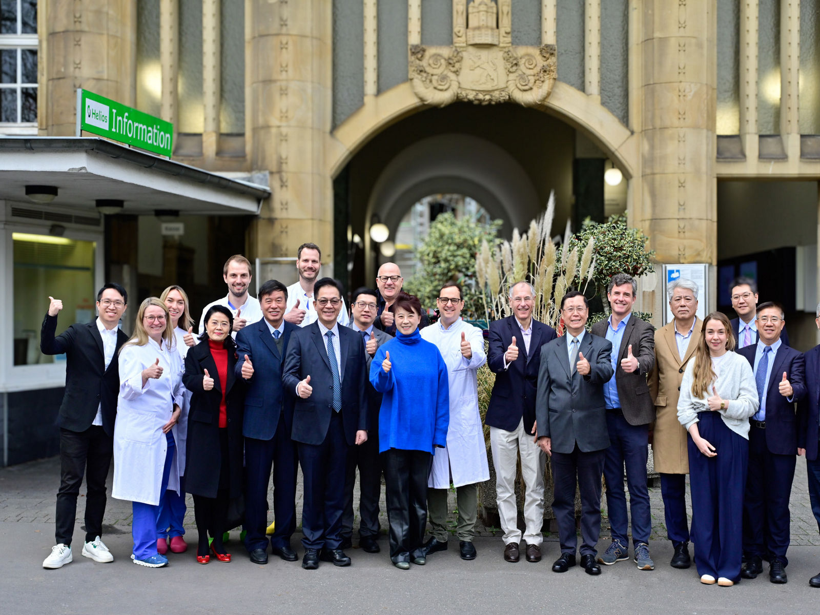 Chinesische Delegation des Deutschen Urologischen Robotik-Kongresses (DRUS) zu Gast am Helios Universitätsklinikum Wuppertal