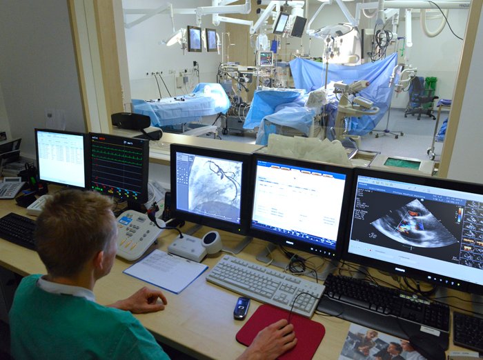 HELIOS Klinikum Wuppertal

Medizinische Klinik 3 - Herzzentrum

Hybrid-OP, 10.10.2012