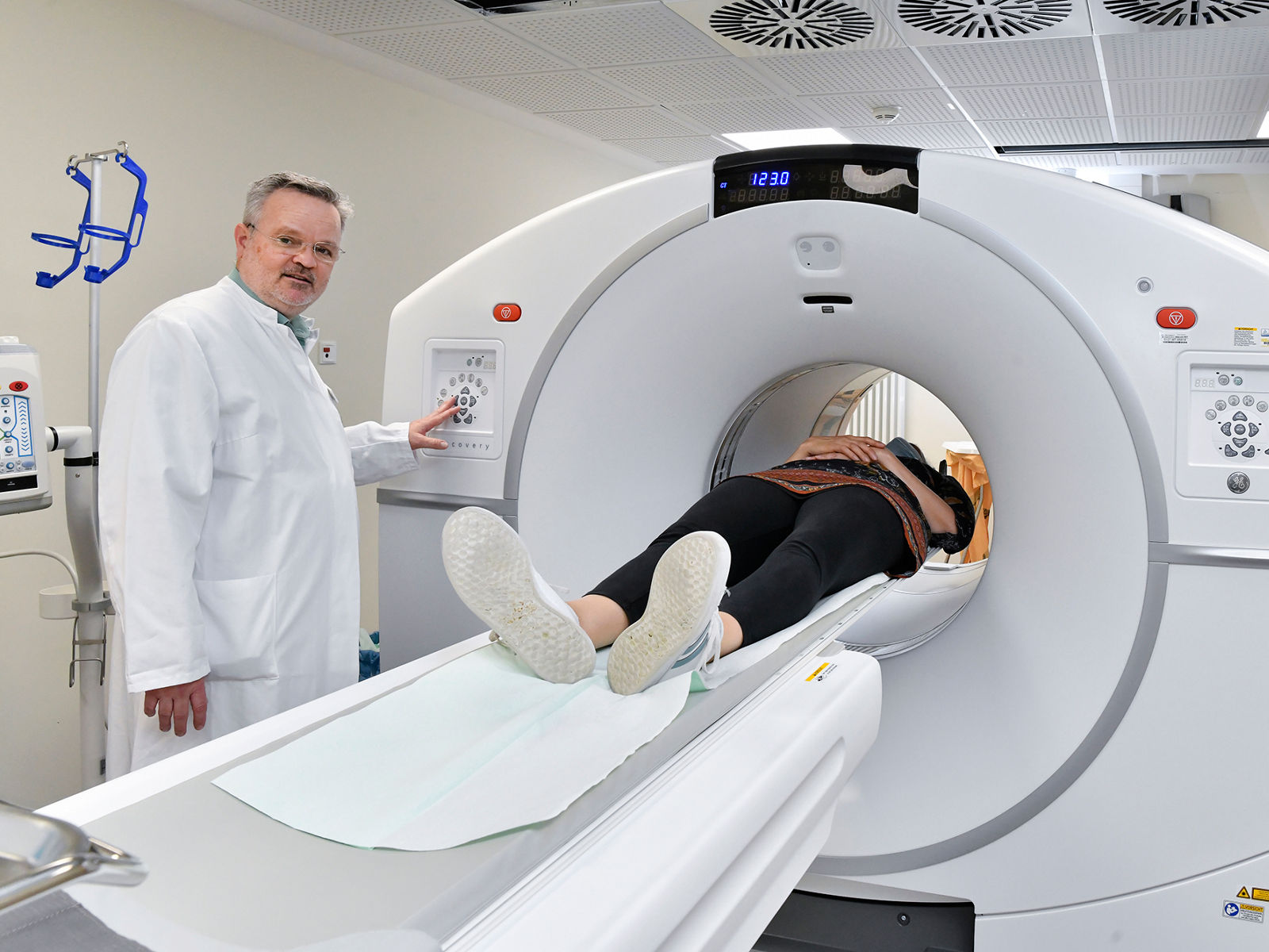 PET-CT mit Patientin im Helios Universitätsklinikum Wuppertal