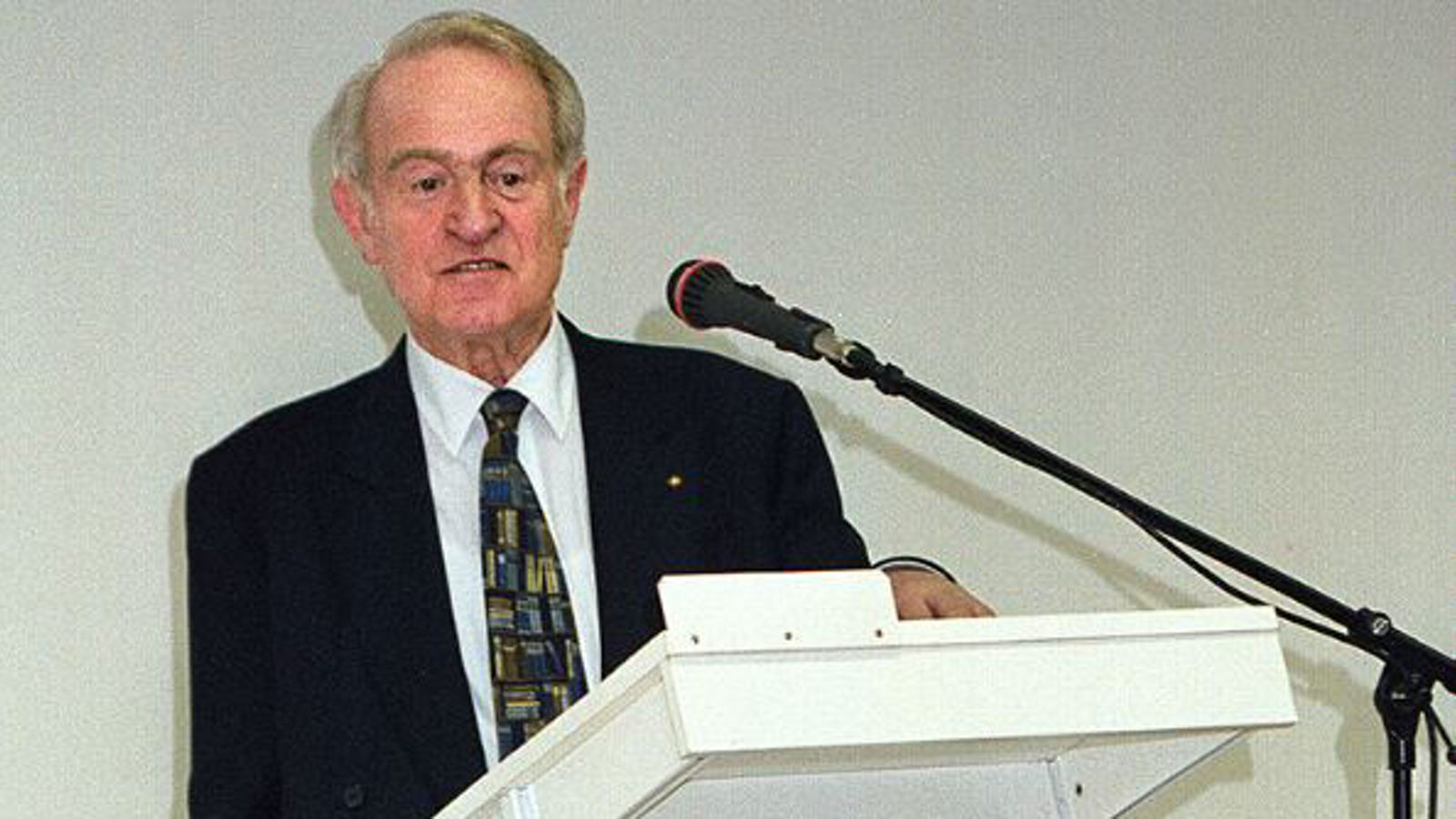 Johannes Rau bei der Einweihung der Stroke Unit 1999