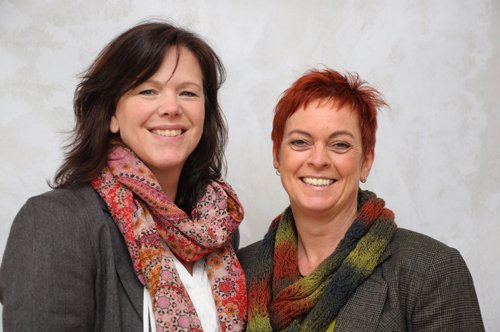 Ute Schwarzkopf und Susanne Pilters betreuen die Babyhotline