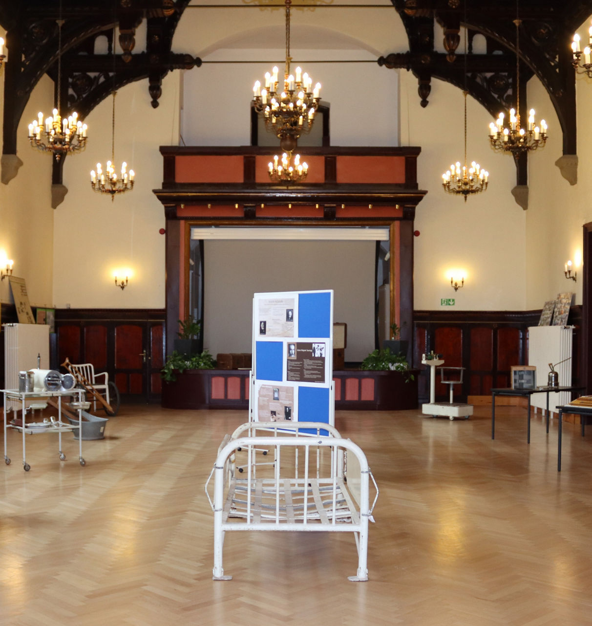 160 Jahre Fachkliniken: Ausstellung „Geschichte der Psychiatrie & der Fachkliniken"