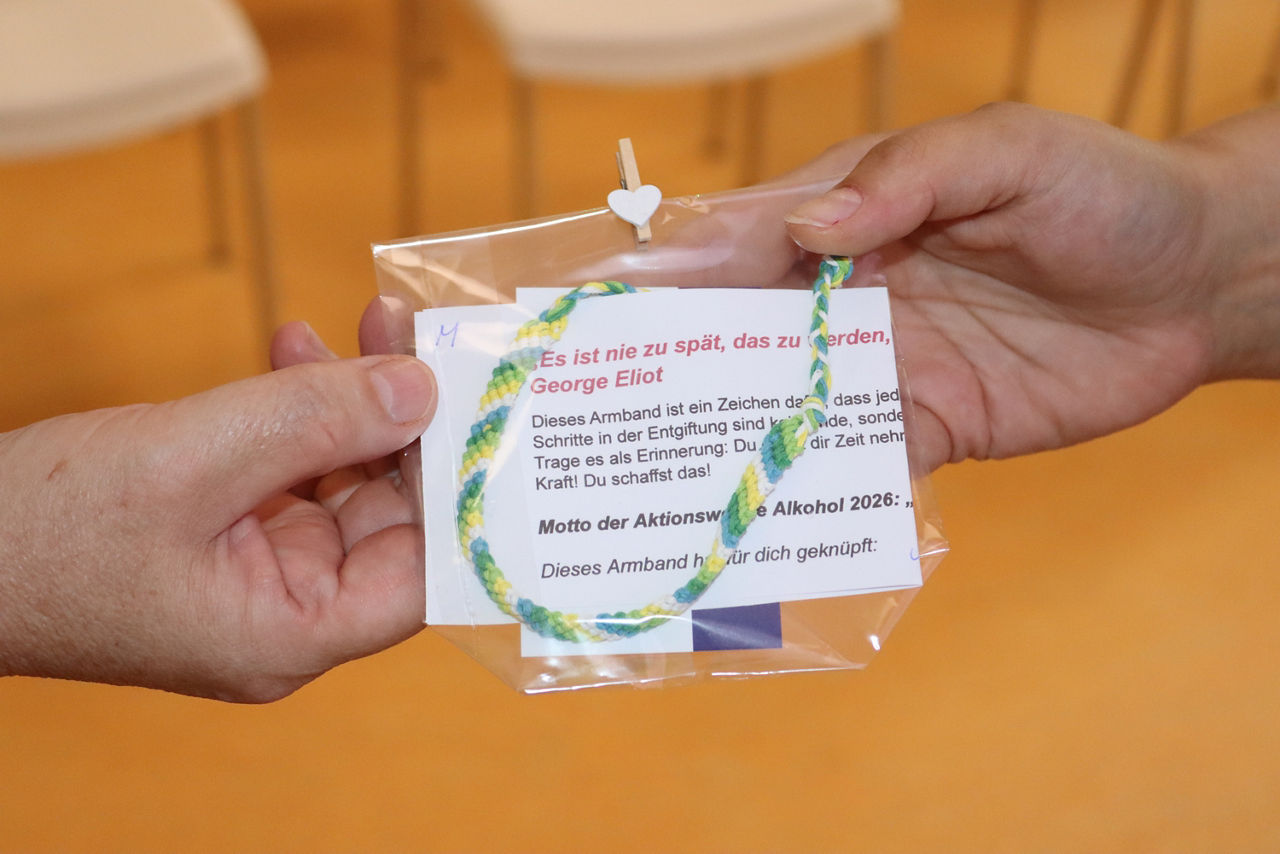 Freundschaftsbänder in Empfang genommen