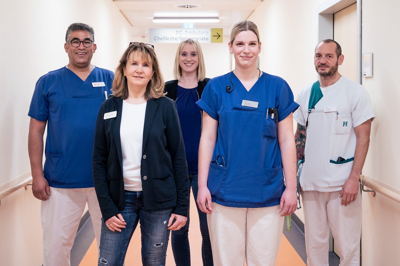 Team der BG-Ambulanz auf dem Flur