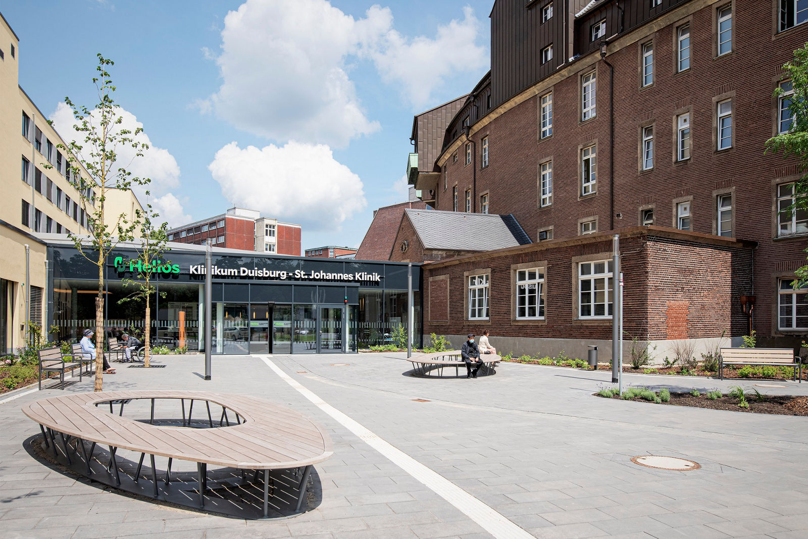 Vorplatz Helios St. Johannes Klinik Duisburg