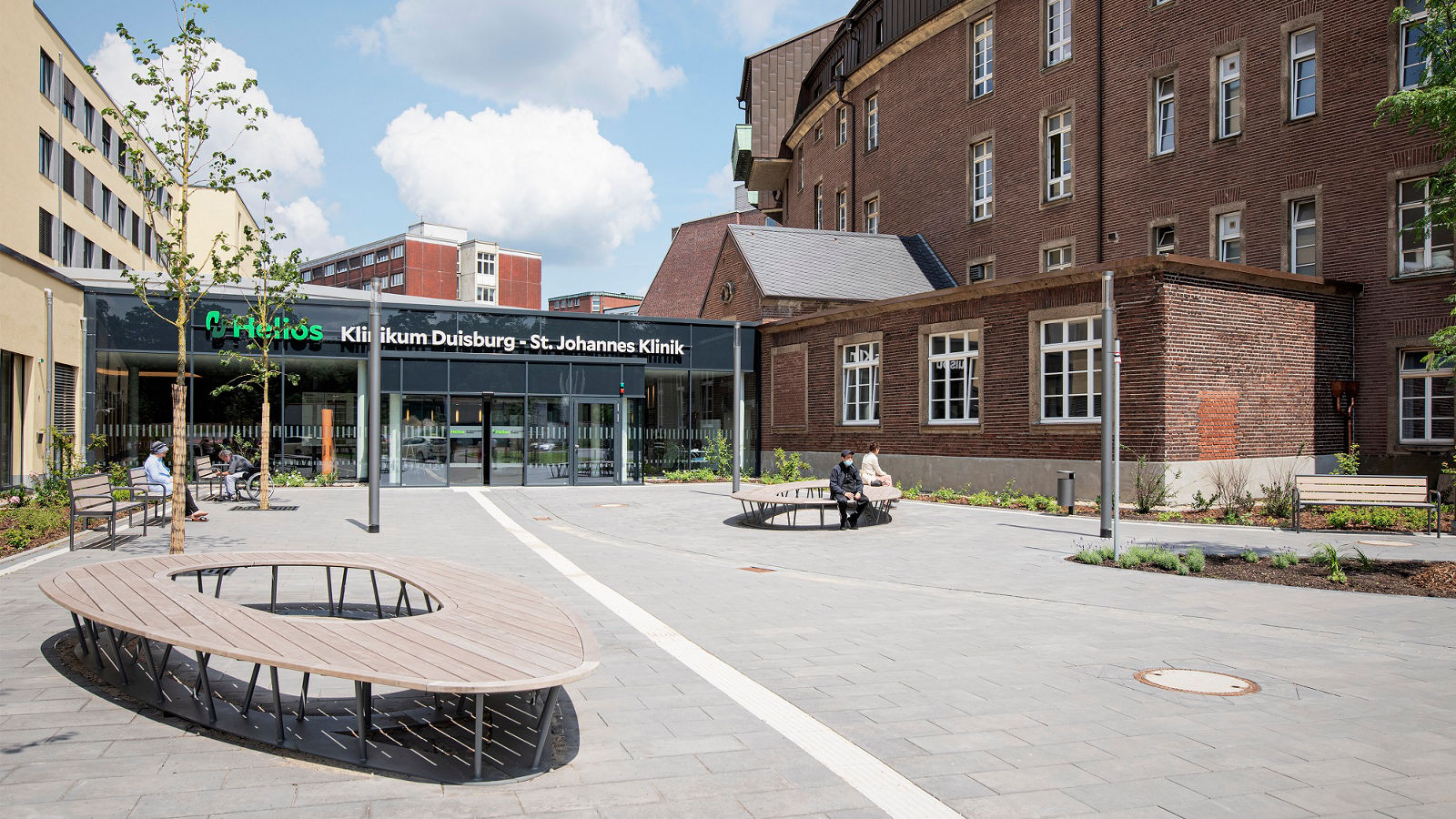 Vorplatz Helios St. Johannes Klinik Duisburg