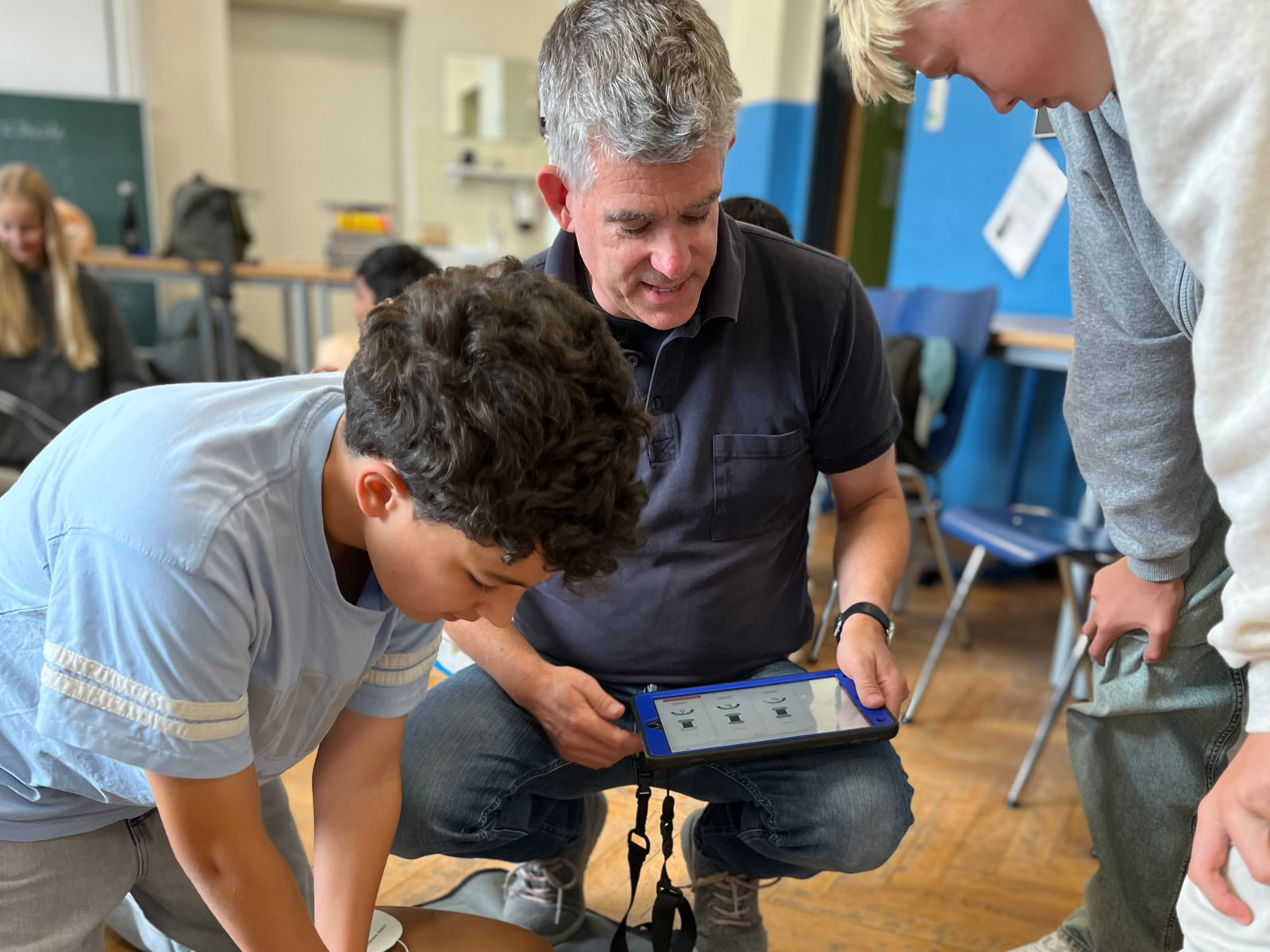 Gymnasium Fabritianum etabliert umfassendes Reanimationskonzept – unterstützt durch die Helios Simulations- und Notfallakademie 