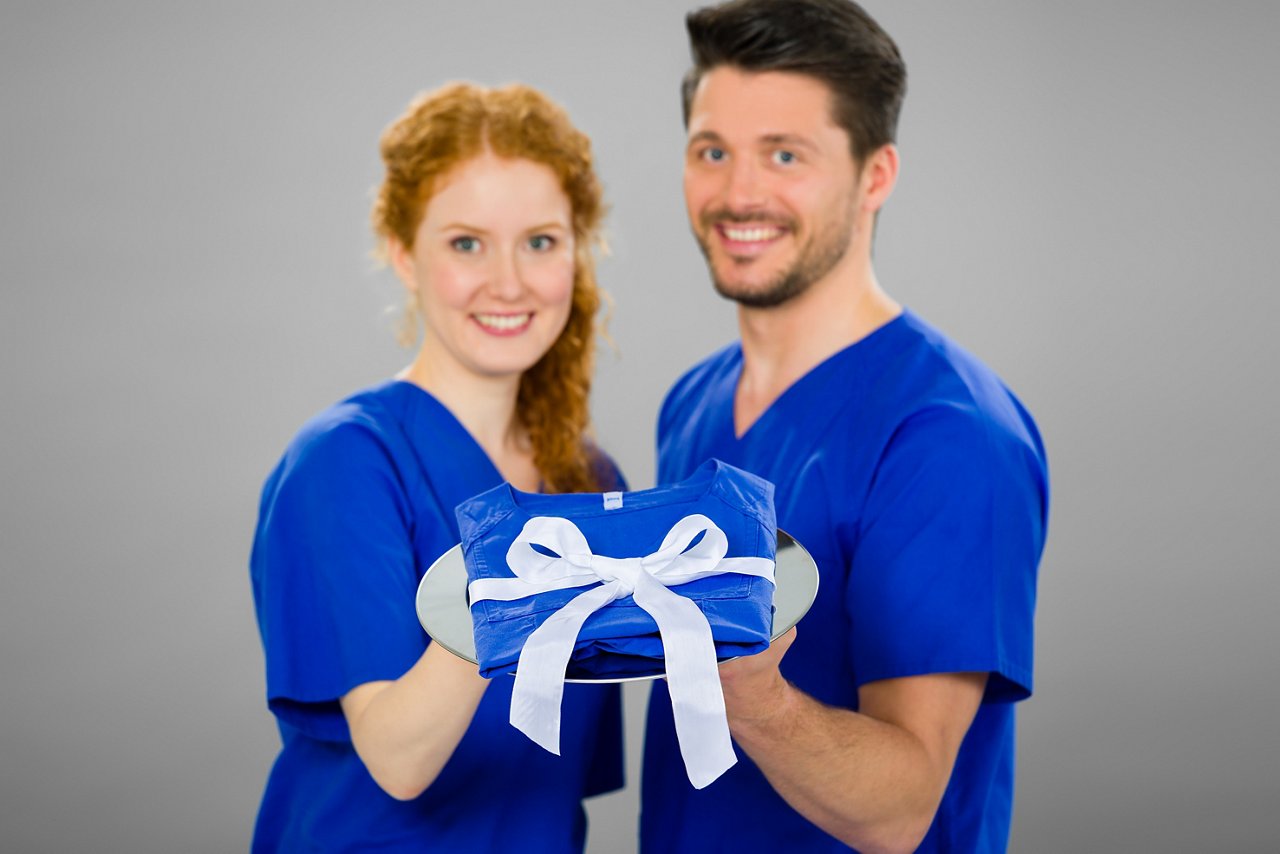 Werbekampagne "Jetzt umziehen" für die Anwerbung von Pflegekräften aufgenommen am Mittwoch (27.03.2019) in Leipzig.

.
Foto: Jens Schlueter/Helios Kliniken Leipzig

Mit der Honorarzahlung übertrage ich den Helios Kliniken Leipzig das einfache Nutzungsrecht der Fotoauswahl zur Nutzung für alle Medien (inkl. Werbung) und zur Nutzung als Pressefoto.

Der Fotograf besitzt kein Model-Release der abgebildeten Personen. Es wird grundsätzlich keine Einholung von Persönlichkeits-, Kunst- oder Markenrechten zugesichert, die Einholung dieser Rechte obliegt dem Nutzer.

Honorar zzgl 7% MwSt.

Konto 210927431 bei der Postbank Essen (BLZ 360 100 43  mit IBAN DE69 3601 0043 0210 9274 31 und BIC PBNKDEFF)