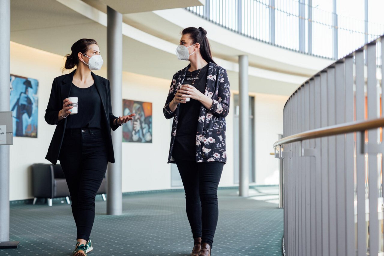 ZfsG Besprechung Leitungen im Gespräch auf Empore