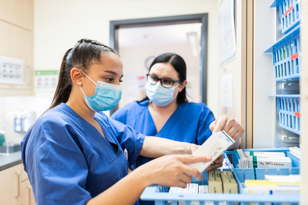 Auszubildende Pflegefachkraft mit Praxisanleitung