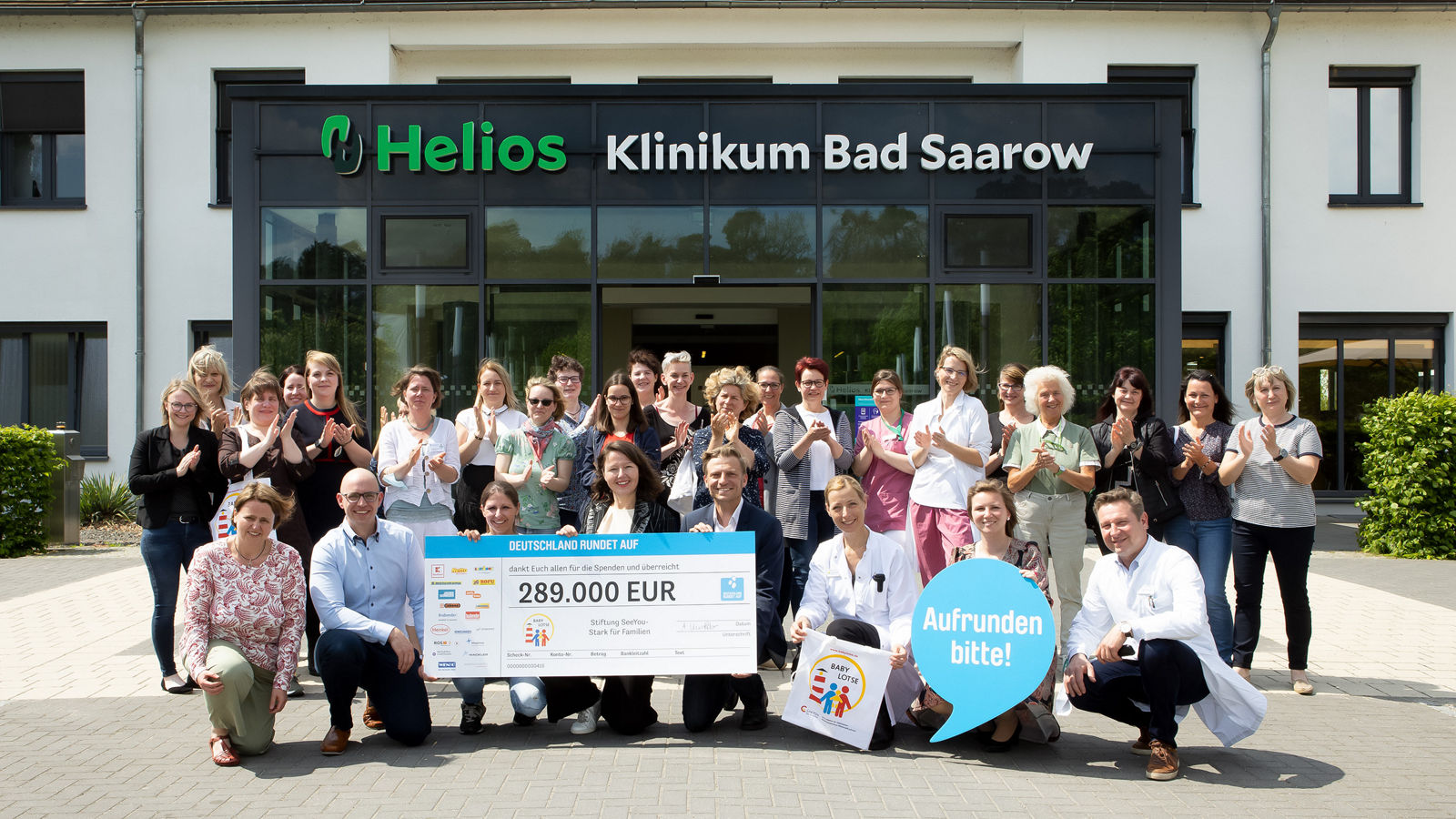 Brandenburgs erster Babylotsen-Standort am Helios Klinikum Bad Saarow; Scheckübergabe