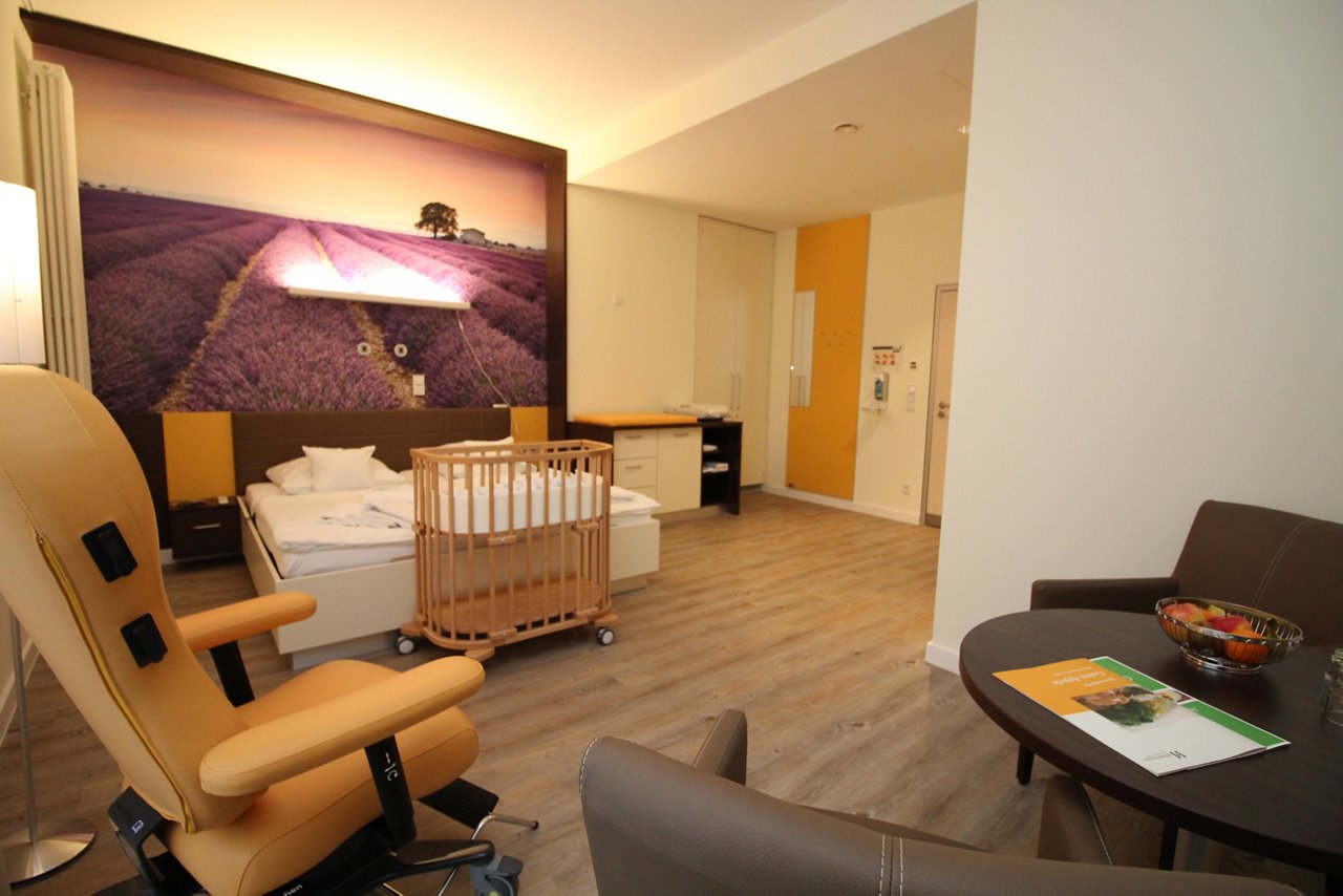 Familienzimmer (Wahlleistung) im Helios Klinikum Pforzheim