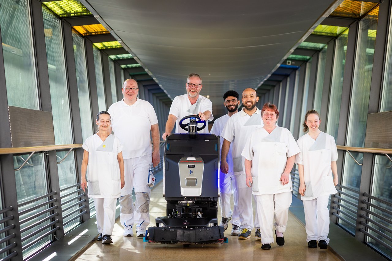 Erfurt , 040326 , Helios Klinikum Erfurt , Kampagne Recruiting Reinigungskräfte 
Foto: Bild13/Helios Kliniken