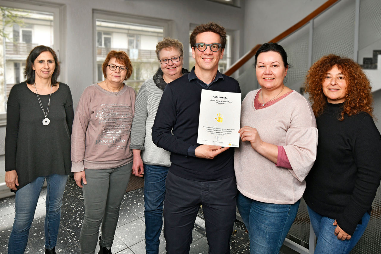 Goldenes Siegel für Händehygiene am Helios Universitätsklinikum