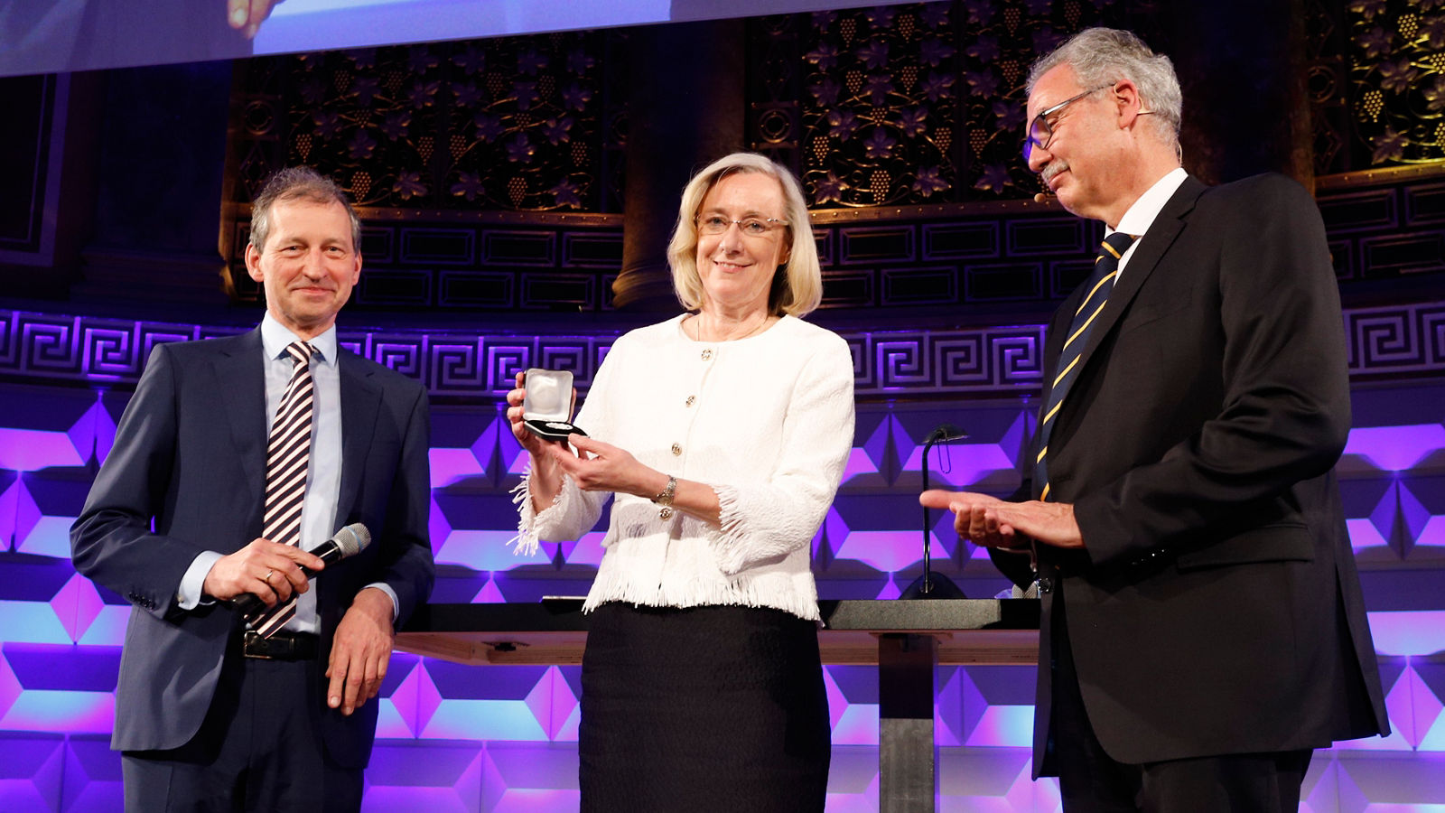Prof. Dr. Märker-Hermann als erste Frau mit Leopold-Lichtwitz-Medaille ausgezeichnet