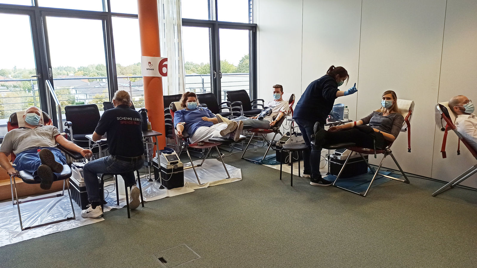 Herzensangelegenheit: Erfolgreiche Mitarbeiter-Blutspendeaktion in den Helios Kliniken Mittelweser
