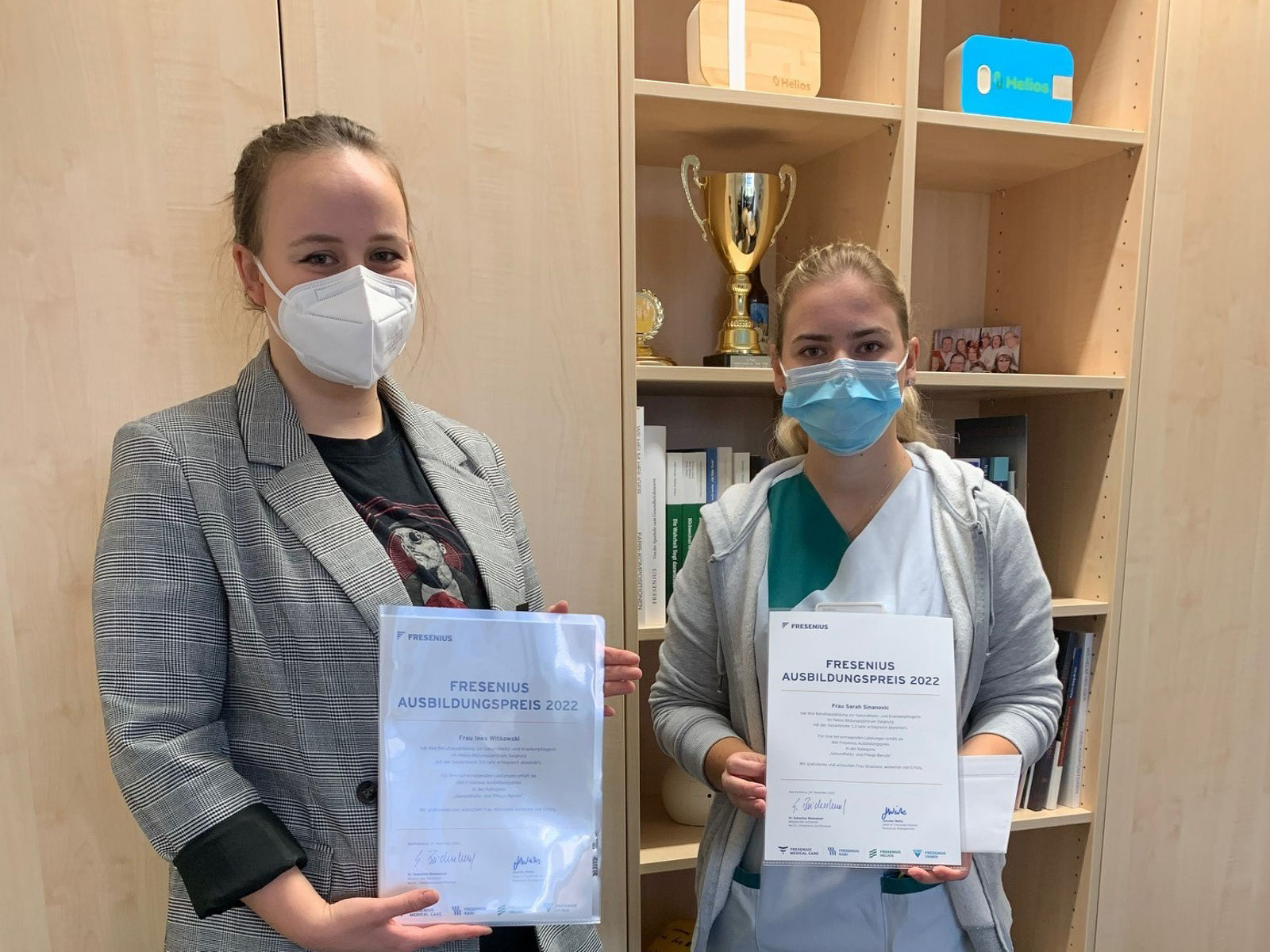 Helios Klinikum Siegburg: Absolventinnen gewinnen Fresenius Ausbildungspreis  