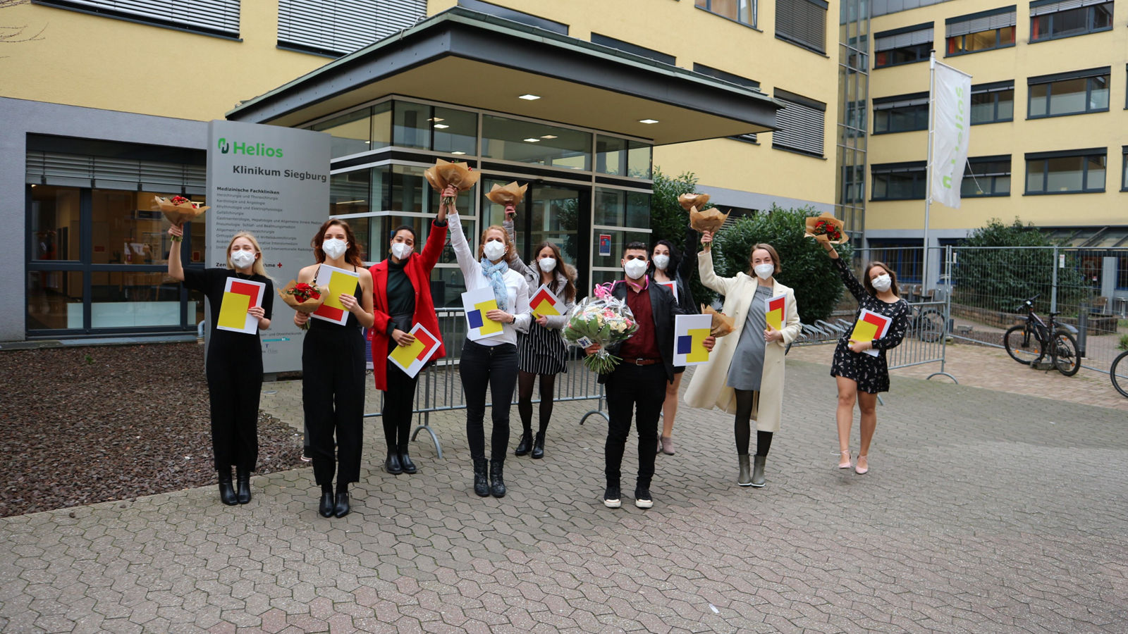 Auszubildende des Helios Klinikums Siegburg legen ihr Examen ab
