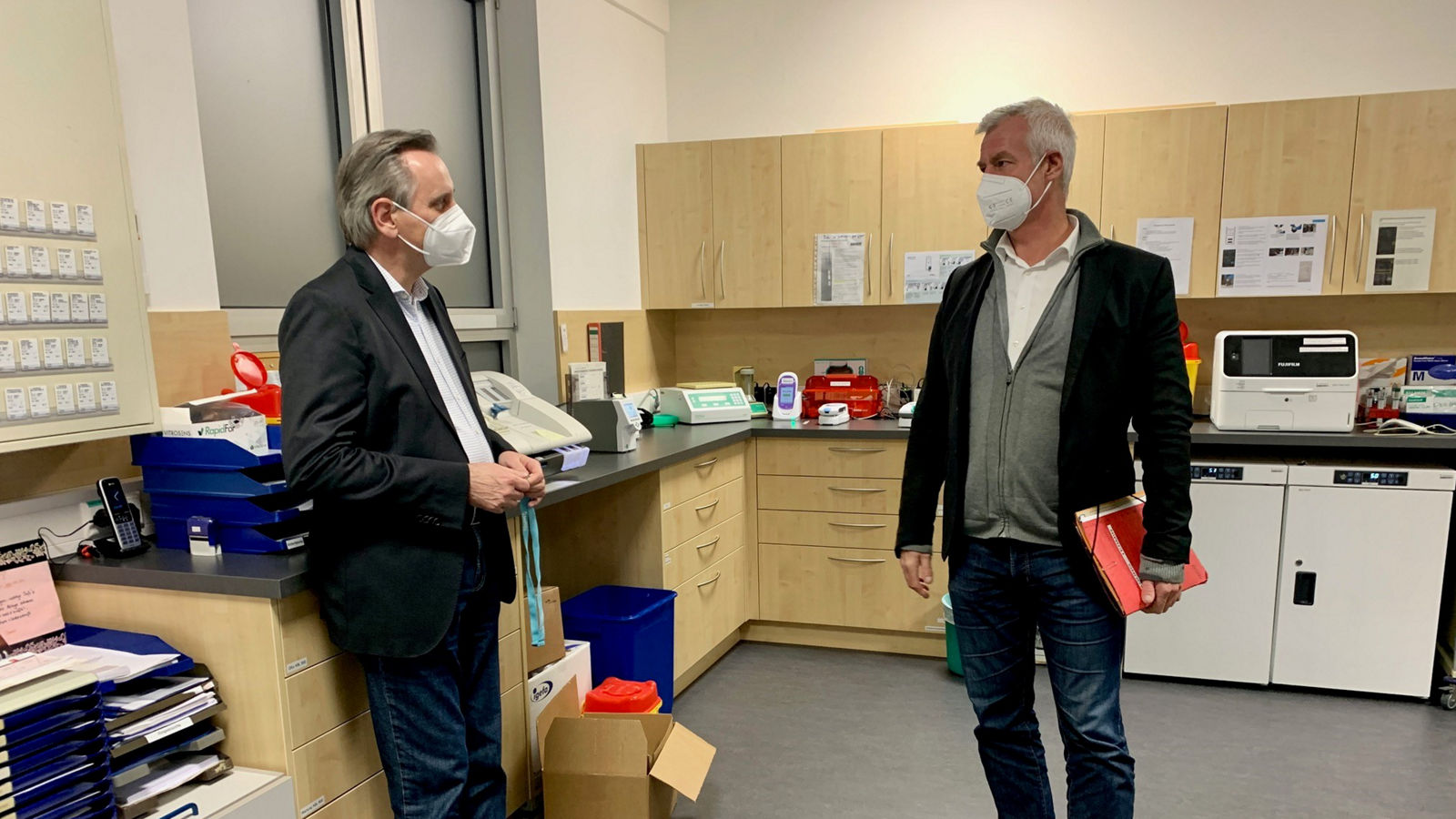 Breisachs Bürgermeister im Austausch mit der Helios Rosmann Klinik 